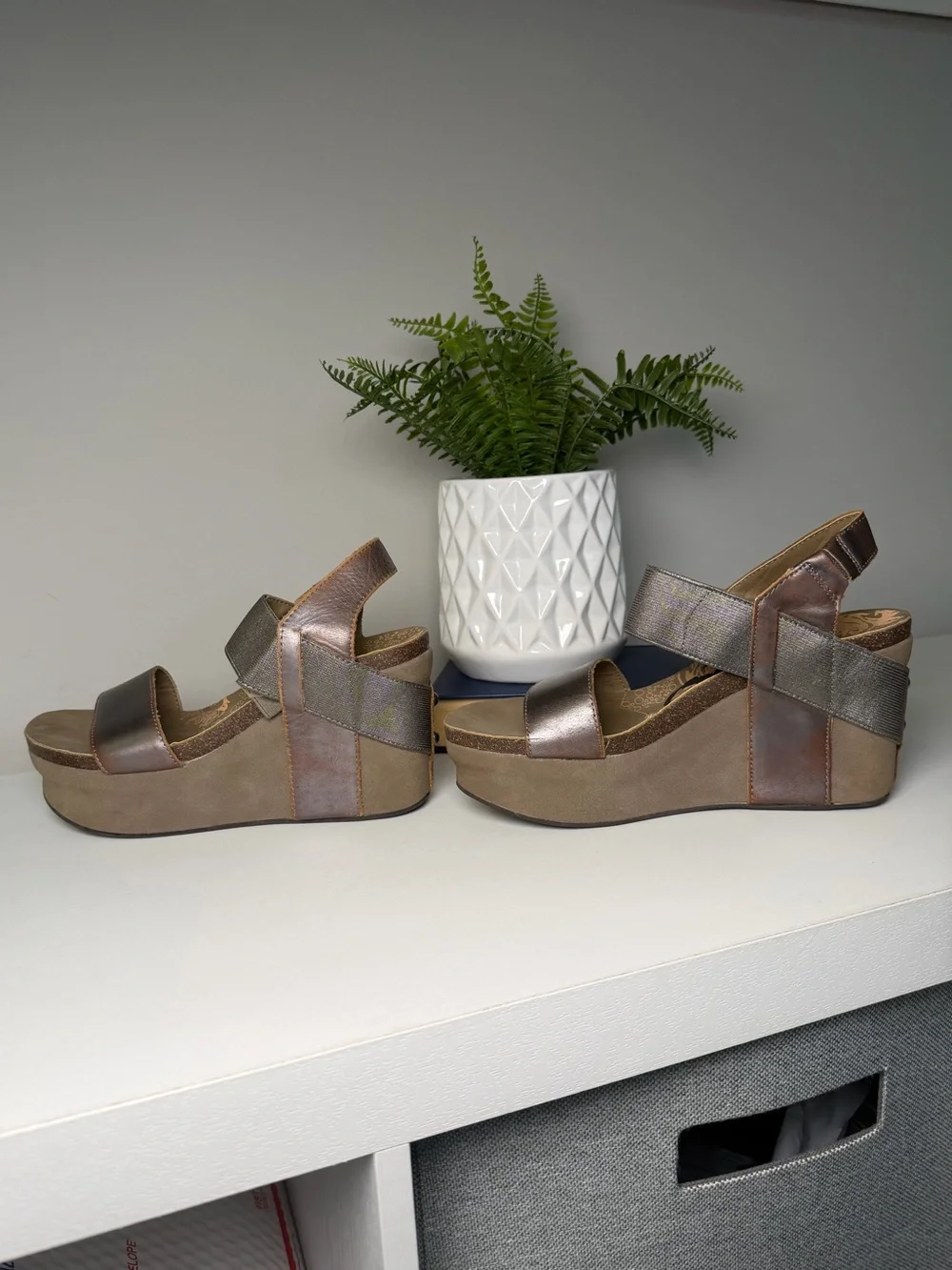 OTBT Women's Bushnell Wedge Sz 7M in Pewter/Bronze Leather